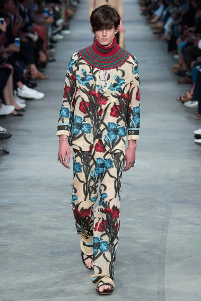 Look 34
